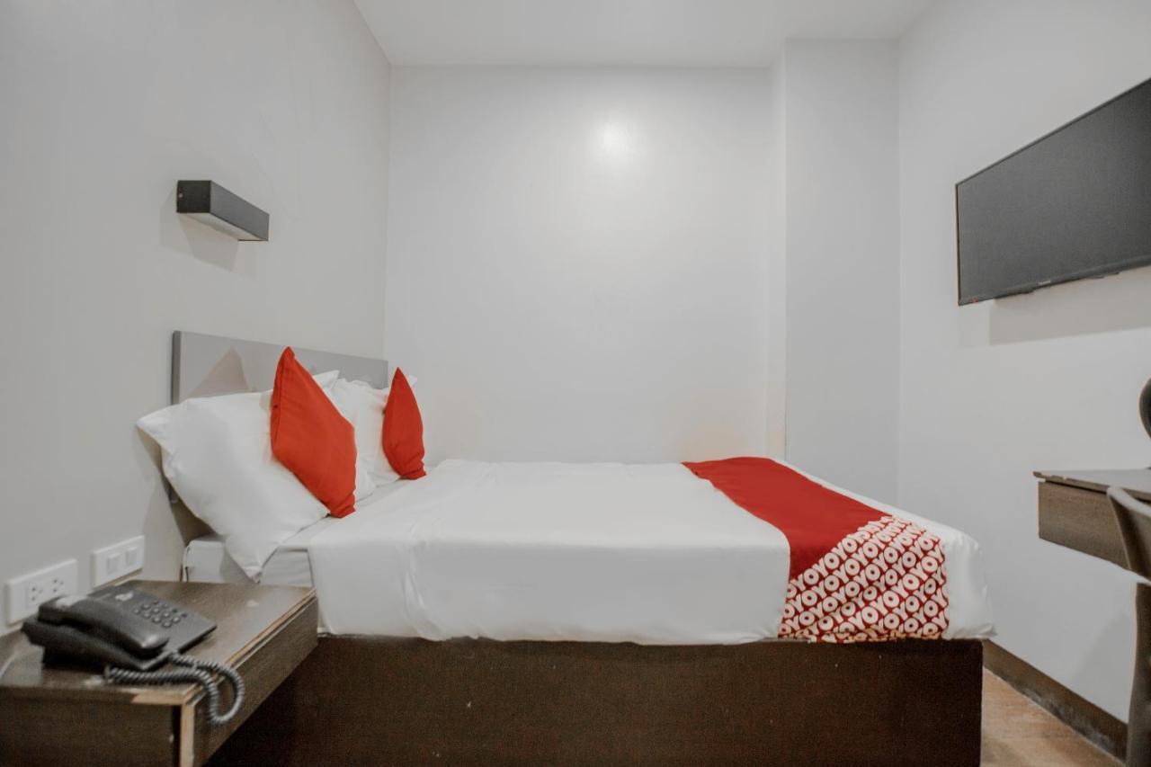 Oyo 637 Fox Hotel Quezón by Eksteriør bilde