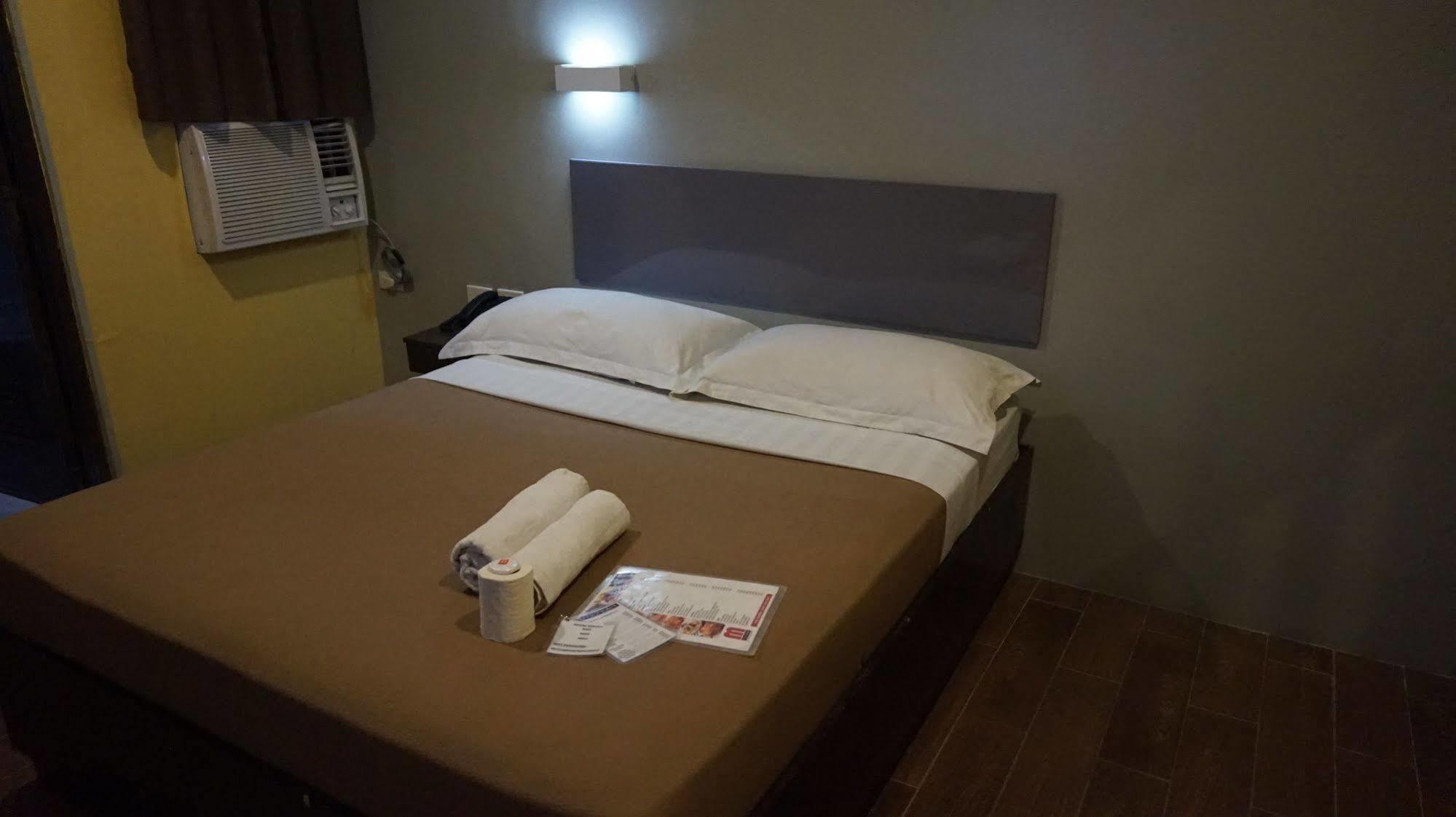 Oyo 637 Fox Hotel Quezón by Eksteriør bilde