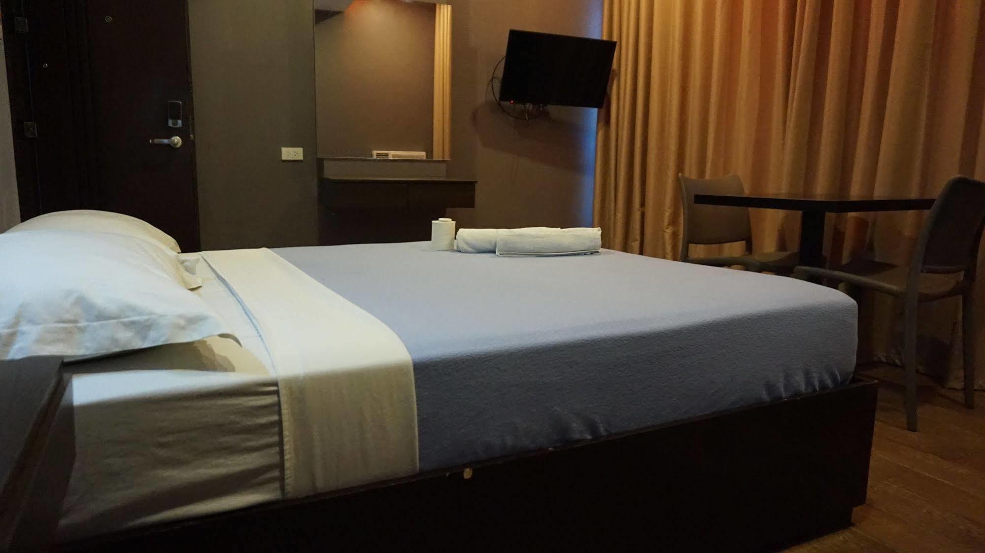 Oyo 637 Fox Hotel Quezón by Eksteriør bilde
