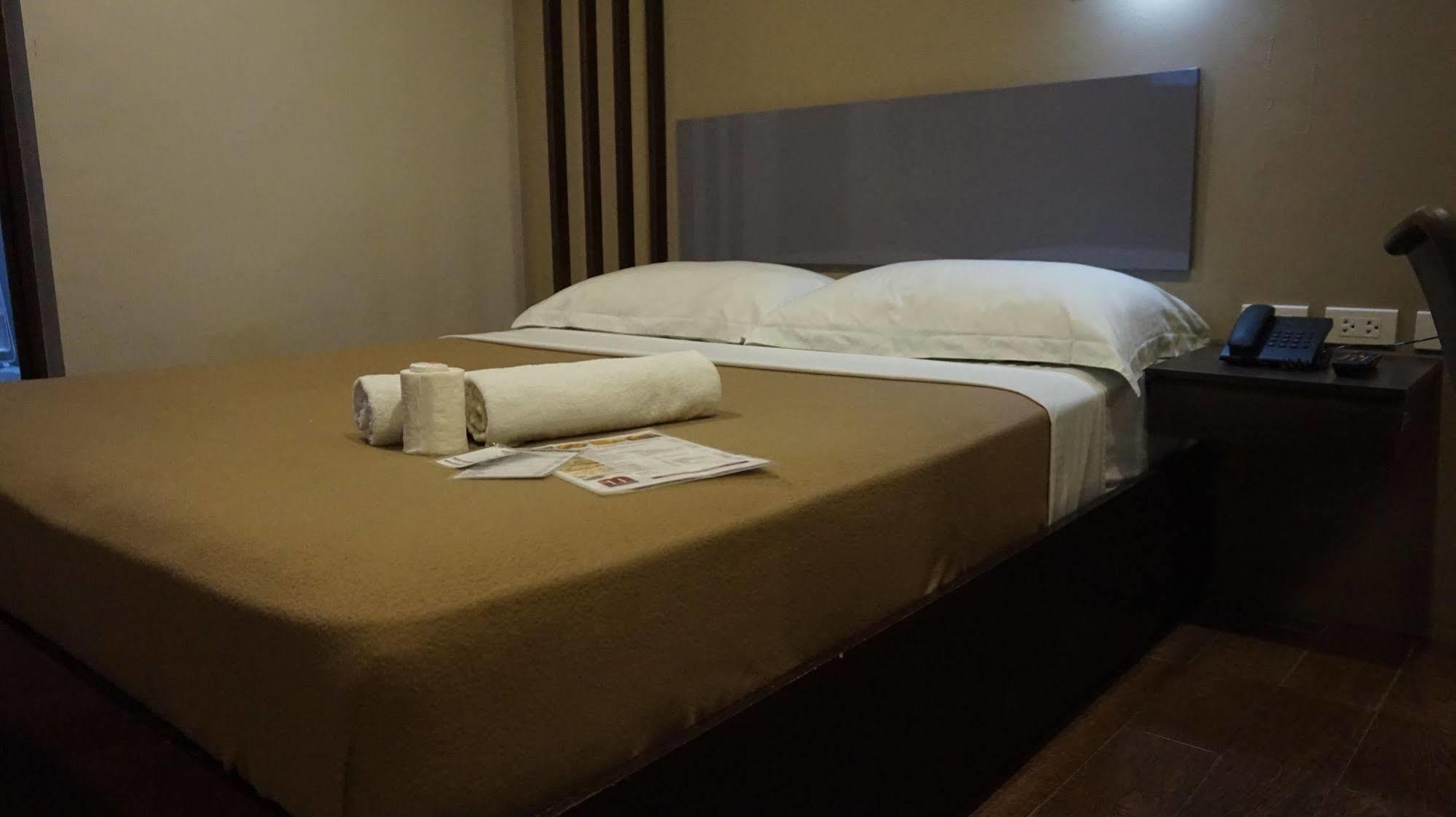 Oyo 637 Fox Hotel Quezón by Eksteriør bilde