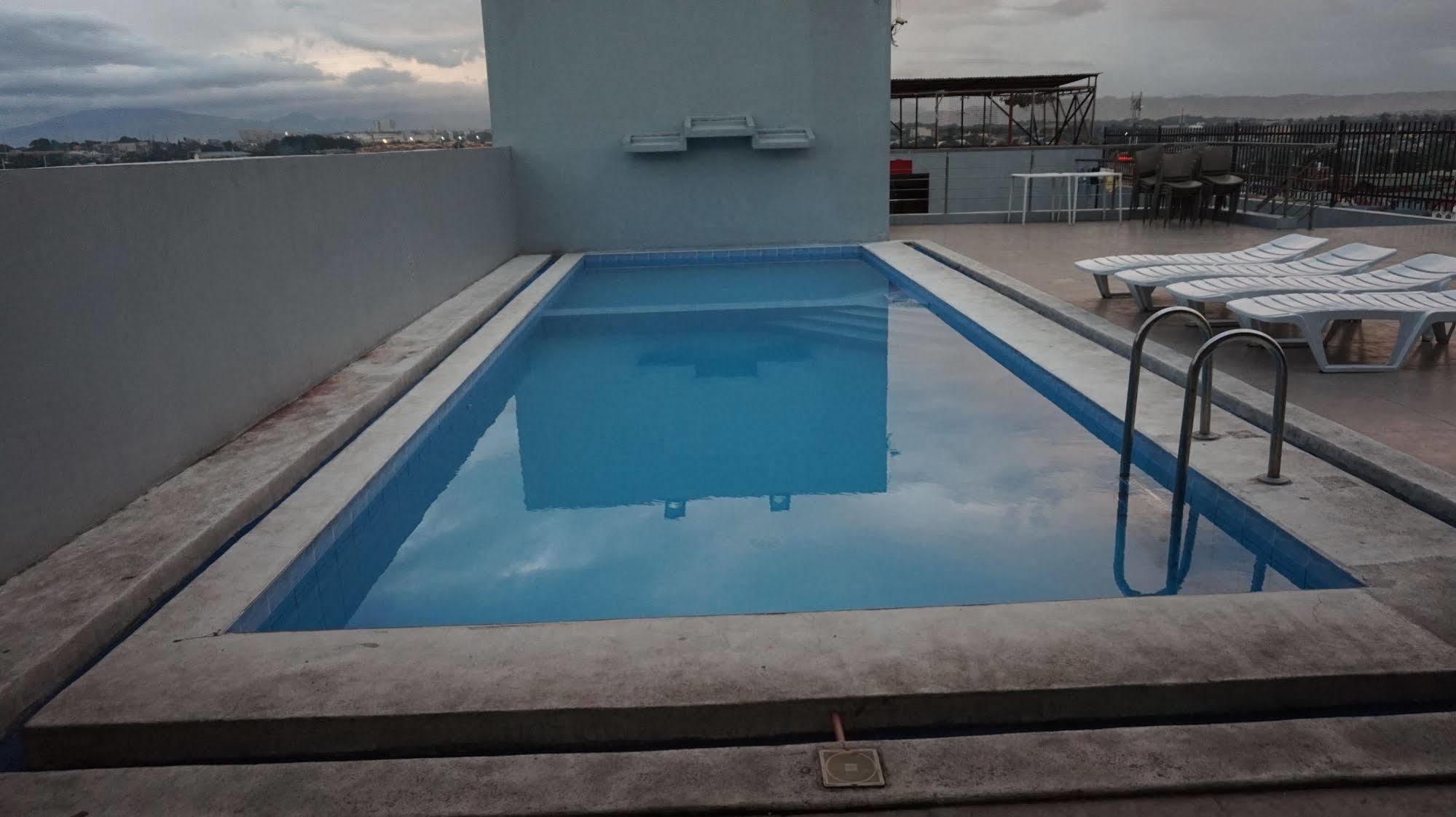 Oyo 637 Fox Hotel Quezón by Eksteriør bilde